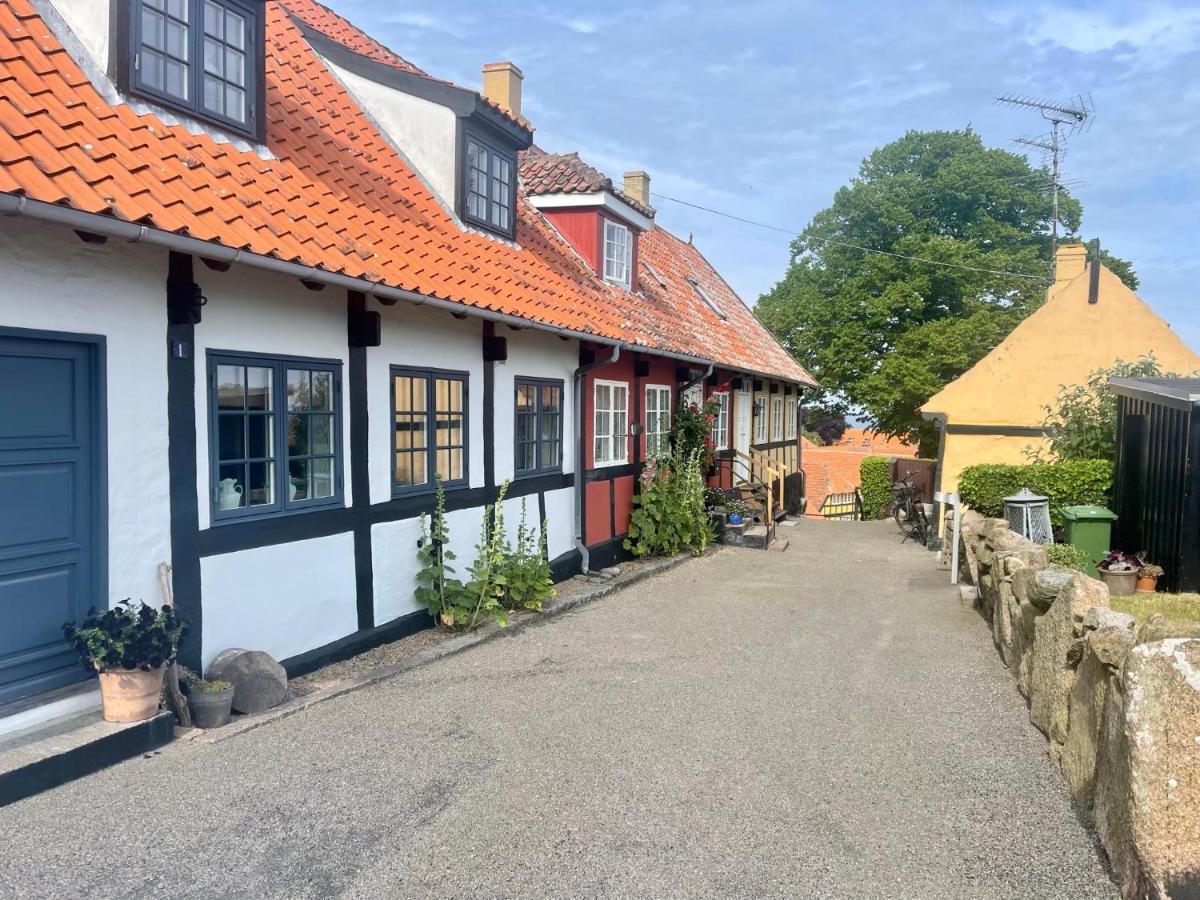 Nybygget Hus I Svaneke Taet Pa Klipper, Skov Og Hav ภายนอก รูปภาพ